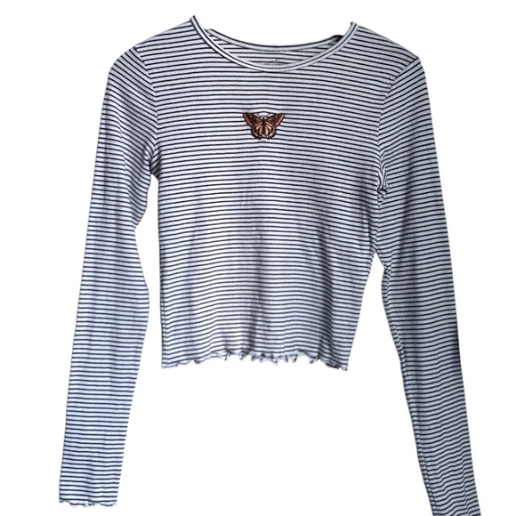 Hollister Women's Shirt Size Medium Long Sleeve Crop Top Embroidered Butterfly - Picture 1 of 8